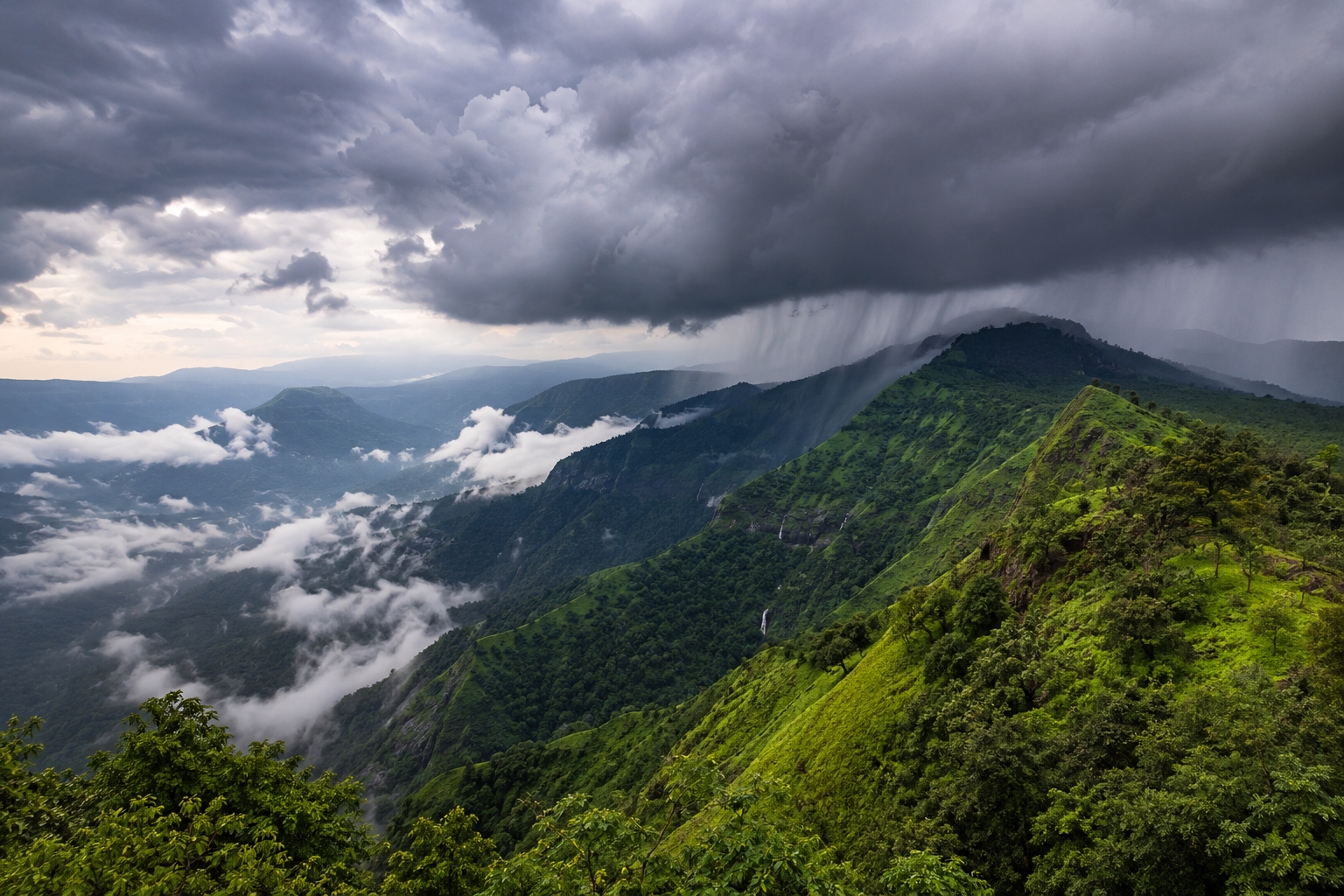 Arrival of monsoon clouds in the mountains